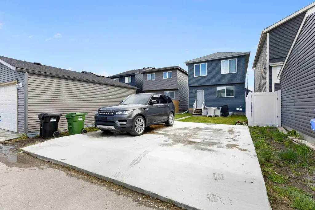 60 Belmont Villas SW Calgary AB T2X4W2
