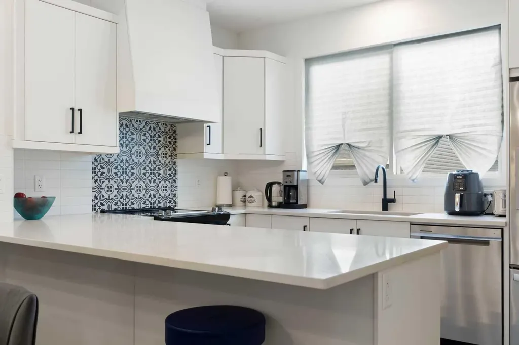 60 Belmont Villas SW Calgary AB T2X4W2