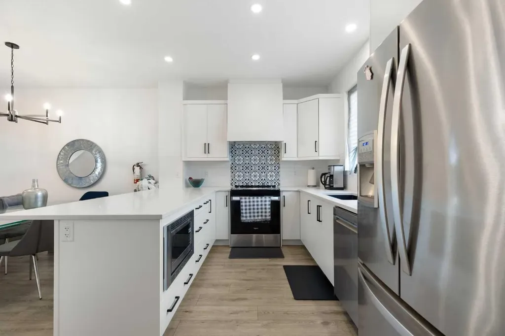 60 Belmont Villas SW Calgary AB T2X4W2