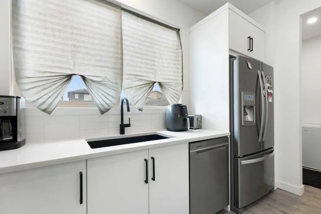 60 Belmont Villas SW Calgary AB T2X4W2