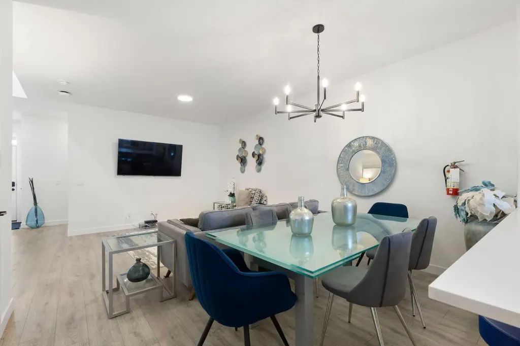 60 Belmont Villas SW Calgary AB T2X4W2