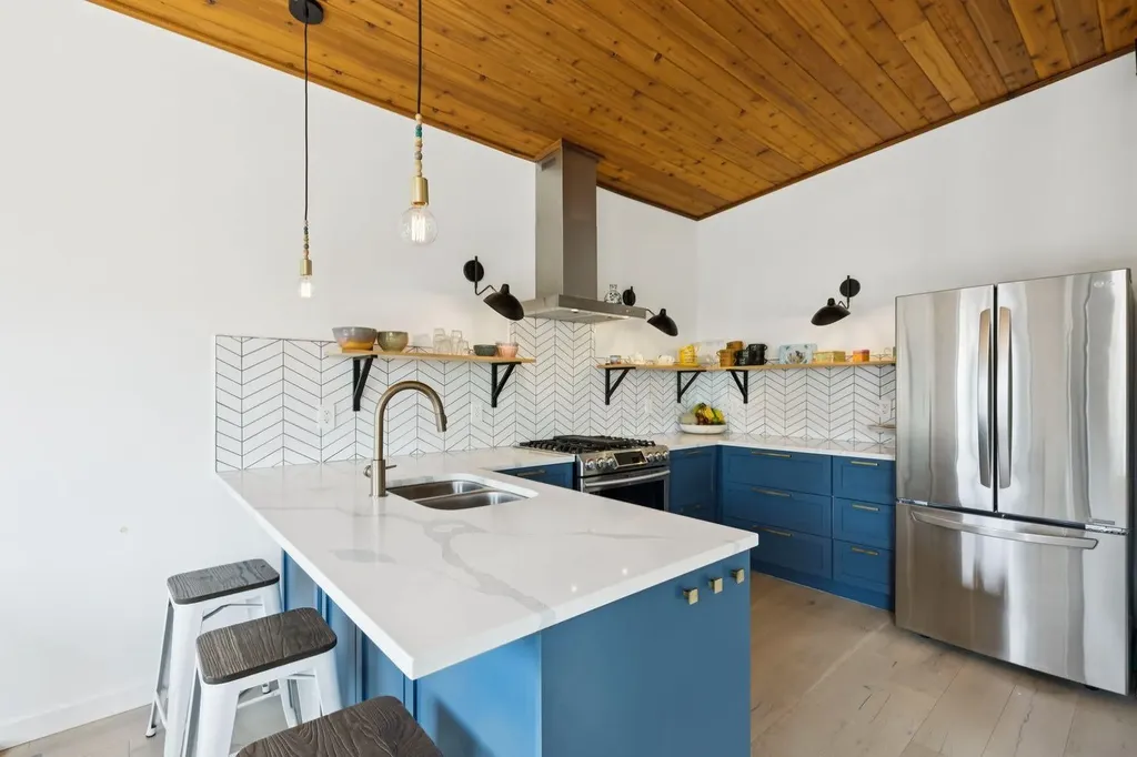 4427 Charleswood Drive NW Calgary AB T2L 2E3