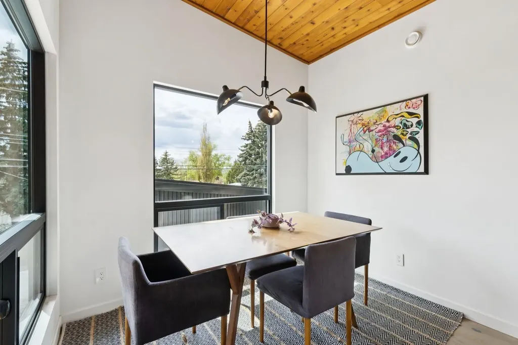 4427 Charleswood Drive NW Calgary AB T2L 2E3