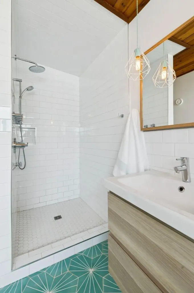 4427 Charleswood Drive NW Calgary AB T2L 2E3