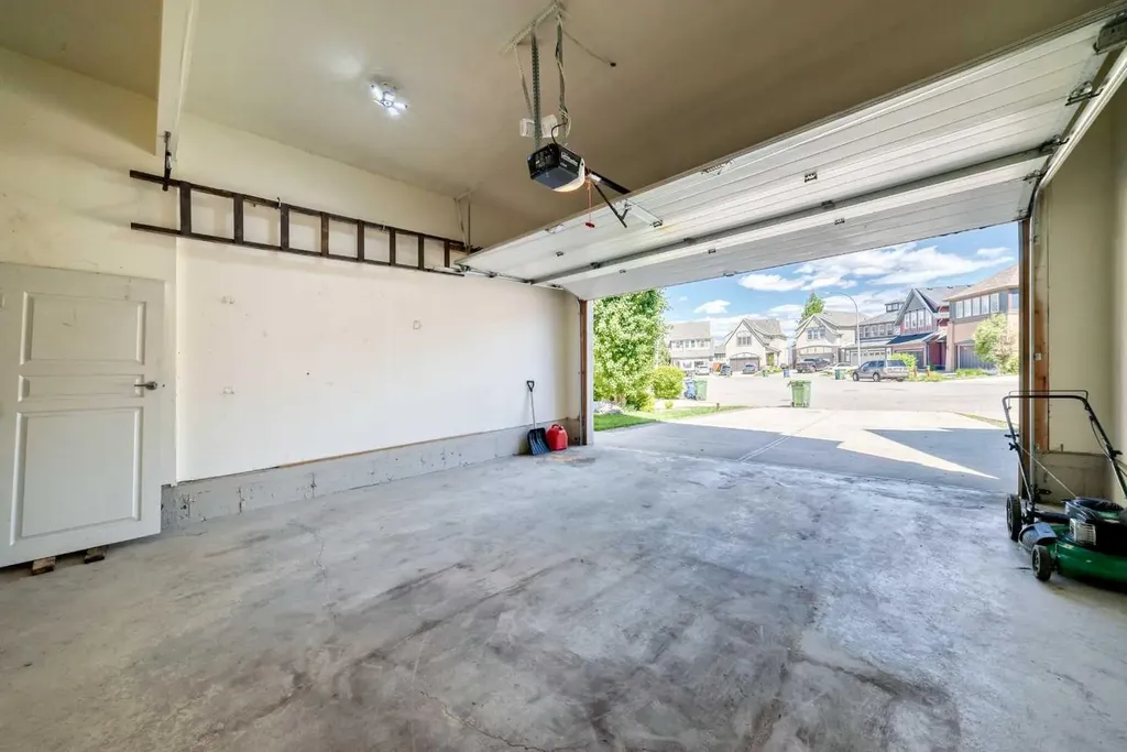 82 Mahogany Green SE Calgary AB T3M 0T3