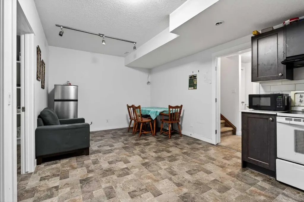 49 Redstone Heath NE Calgary AB T3N0T6
