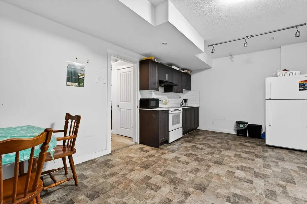 49 Redstone Heath NE Calgary AB T3N0T6
