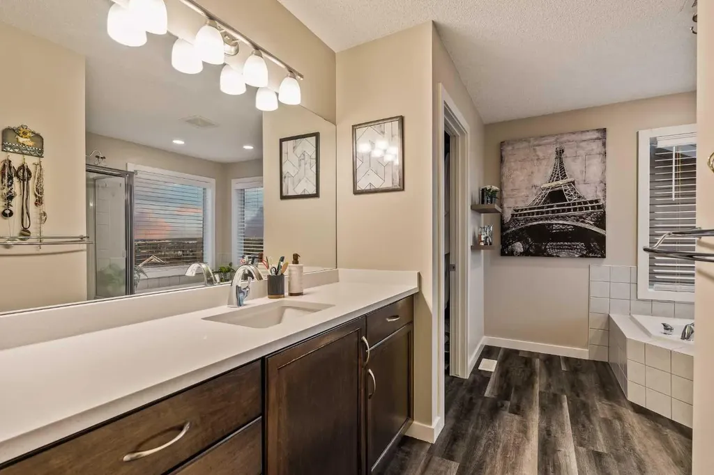 62 Panamount View NW Calgary AB T3K 0A6