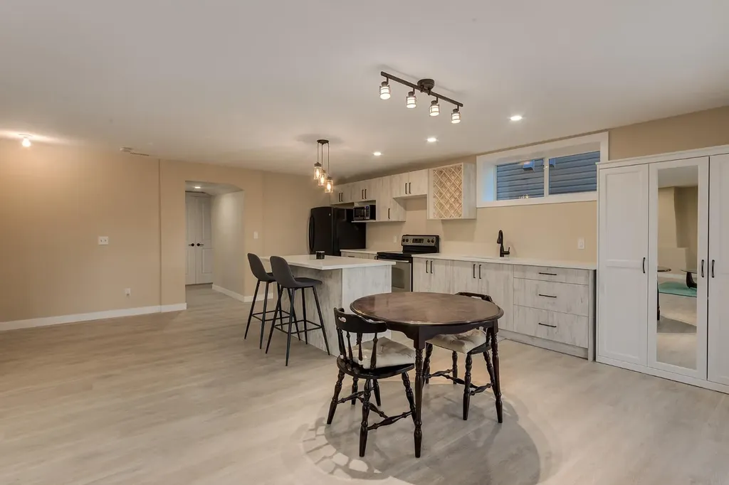 62 Panamount View NW Calgary AB T3K 0A6