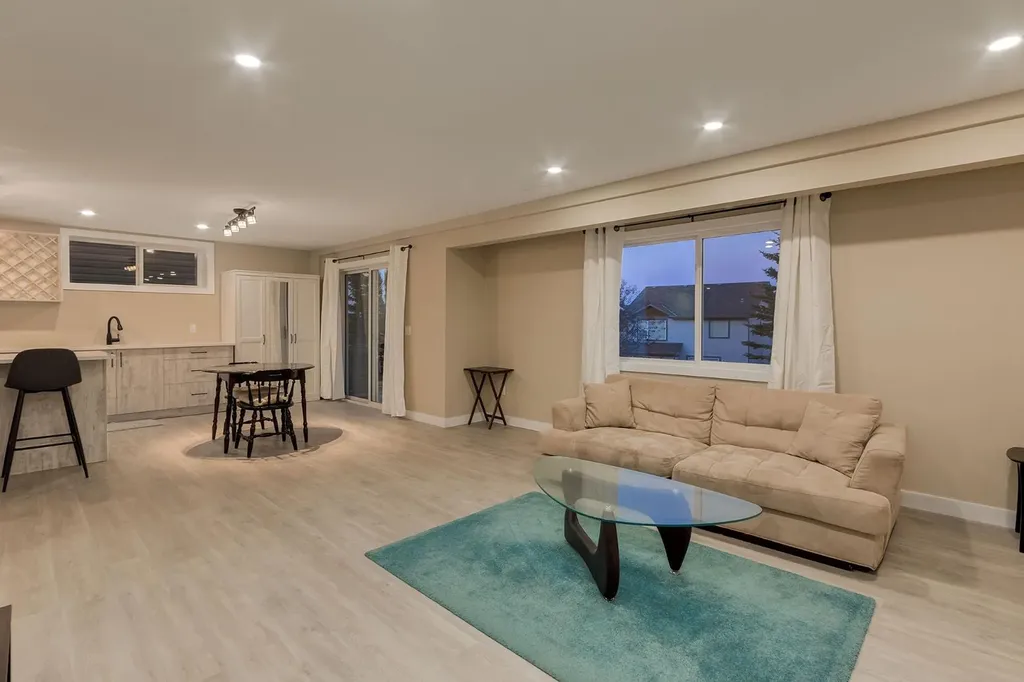 62 Panamount View NW Calgary AB T3K 0A6