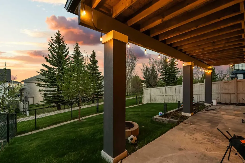 62 Panamount View NW Calgary AB T3K 0A6