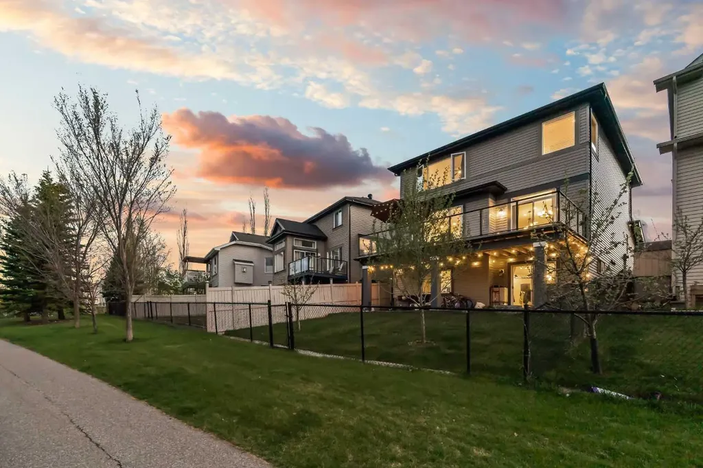 62 Panamount View NW Calgary AB T3K 0A6