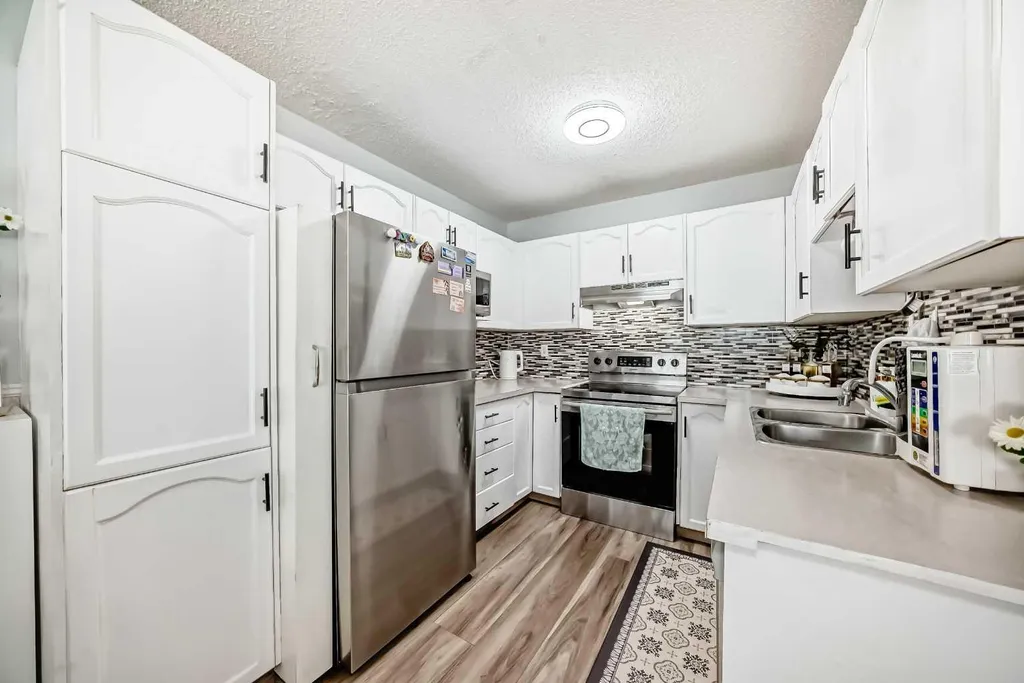 57 Mt Aberdeen Manor SE Calgary AB T2Z 3N8