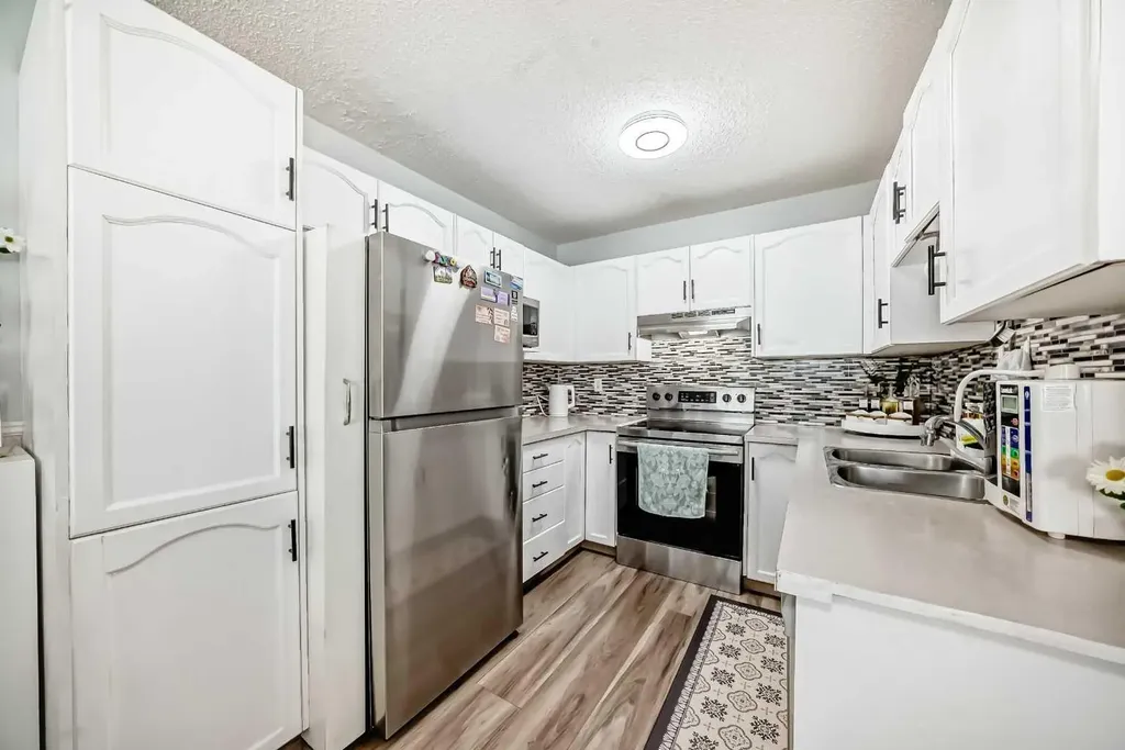 57 Mt Aberdeen Manor SE Calgary AB T2Z 3N8