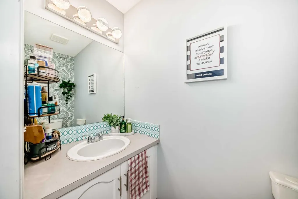57 Mt Aberdeen Manor SE Calgary AB T2Z 3N8