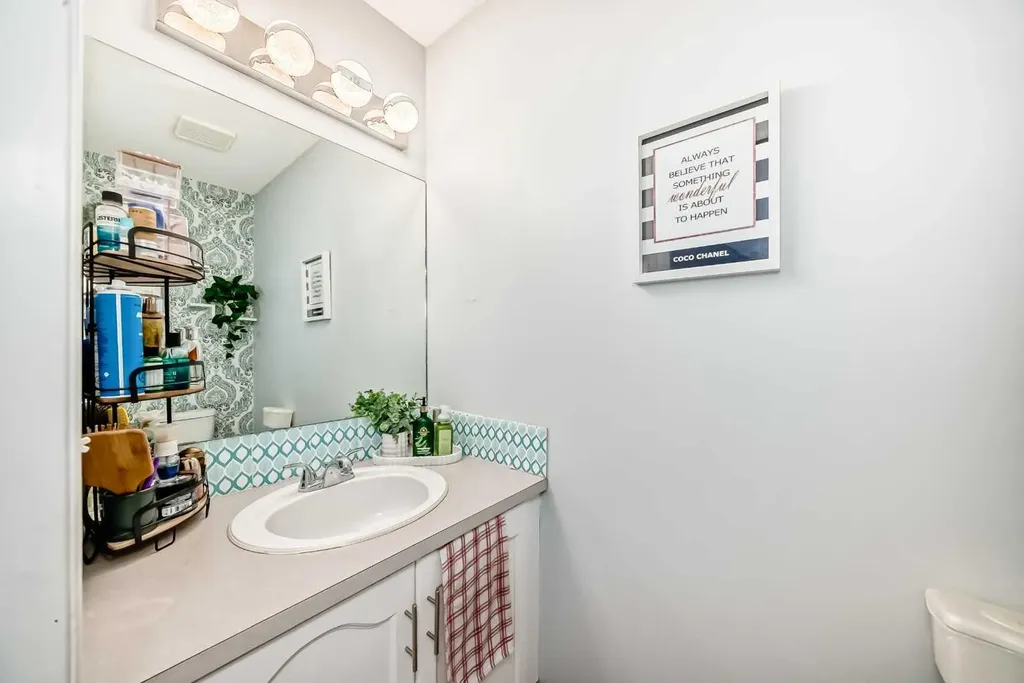 57 Mt Aberdeen Manor SE Calgary AB T2Z 3N8
