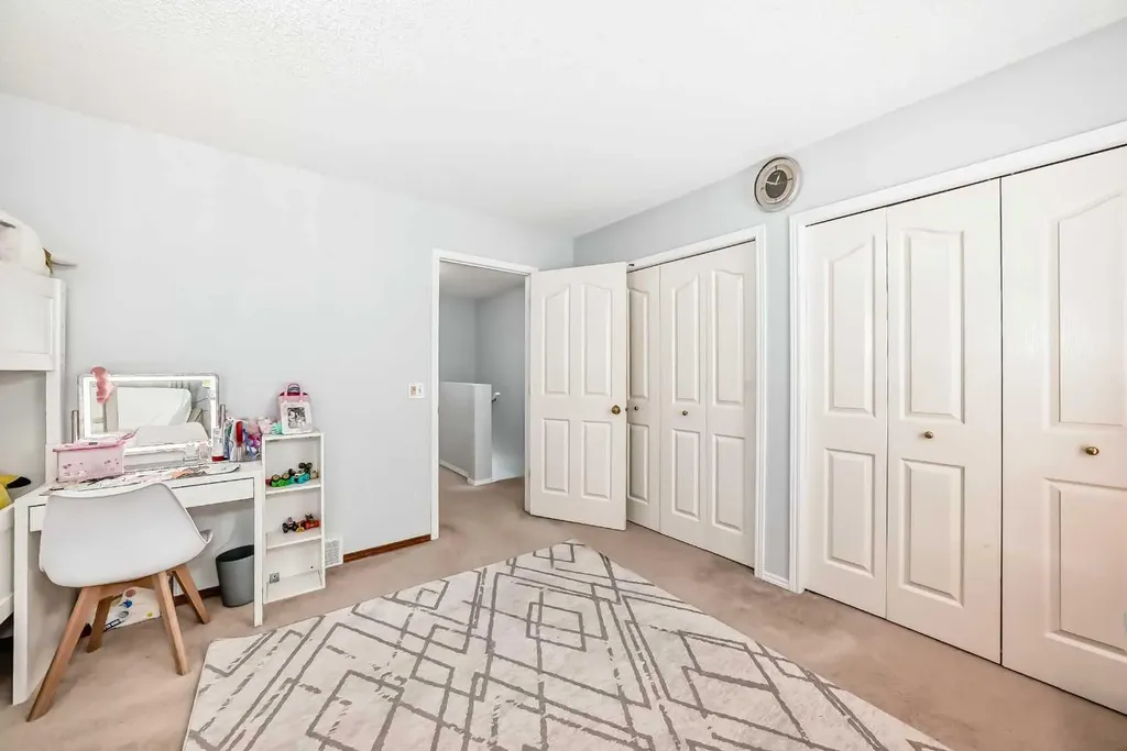 57 Mt Aberdeen Manor SE Calgary AB T2Z 3N8
