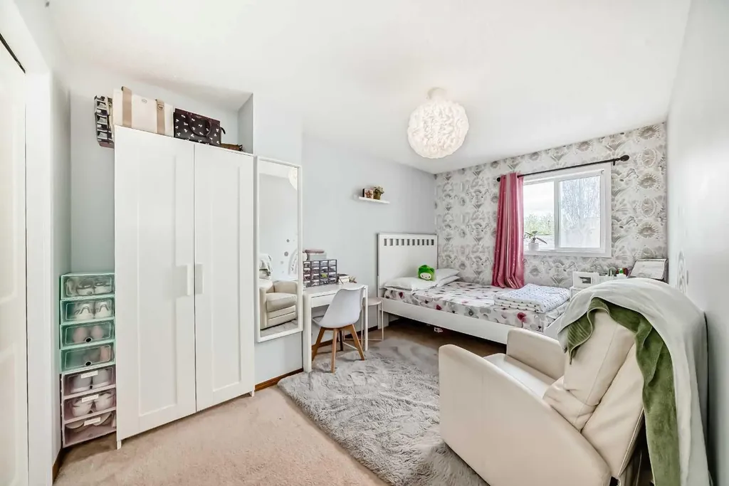 57 Mt Aberdeen Manor SE Calgary AB T2Z 3N8