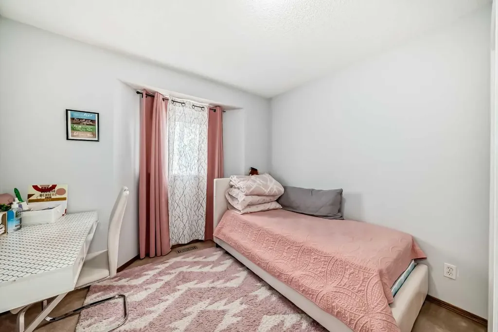 57 Mt Aberdeen Manor SE Calgary AB T2Z 3N8