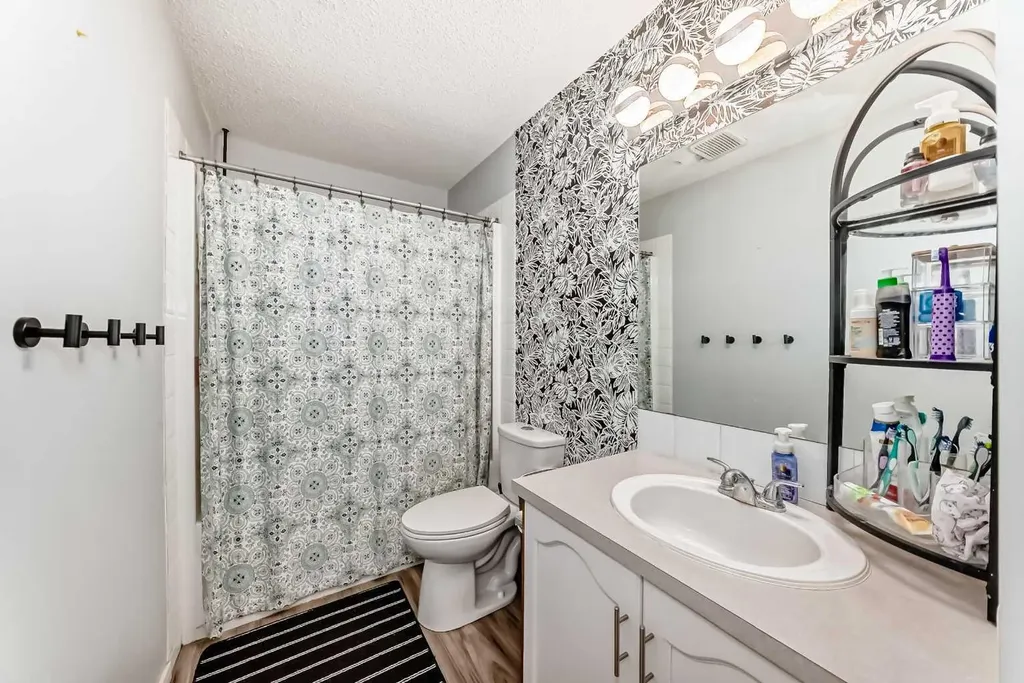 57 Mt Aberdeen Manor SE Calgary AB T2Z 3N8