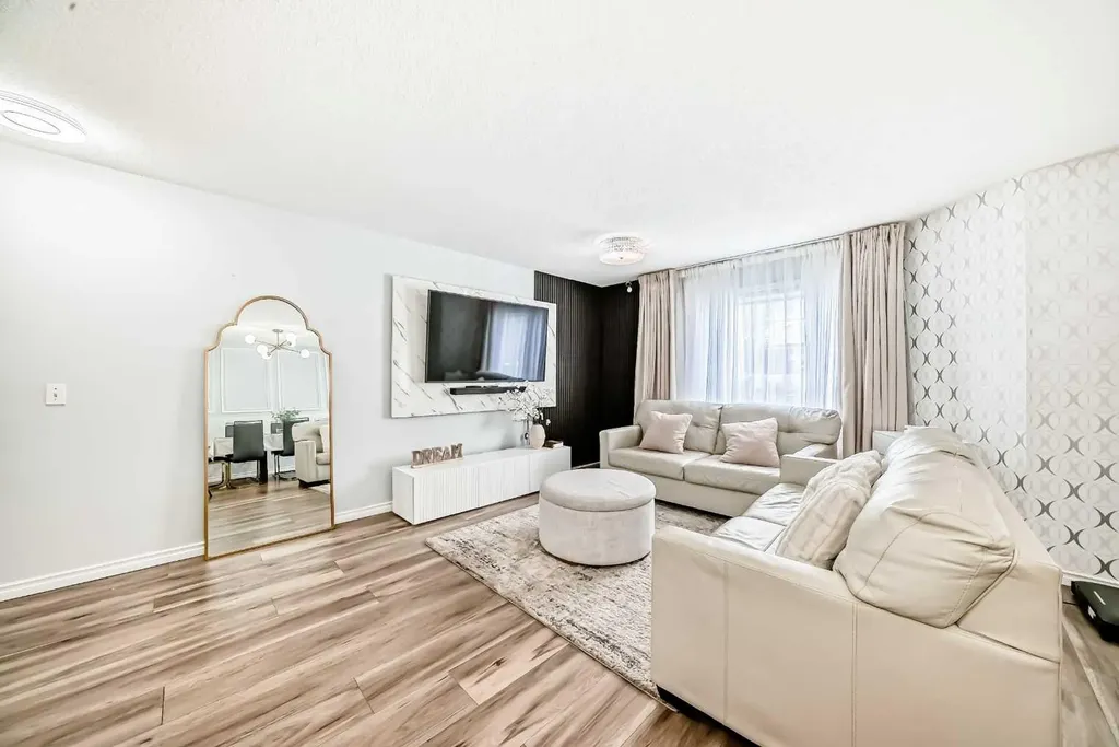 57 Mt Aberdeen Manor SE Calgary AB T2Z 3N8