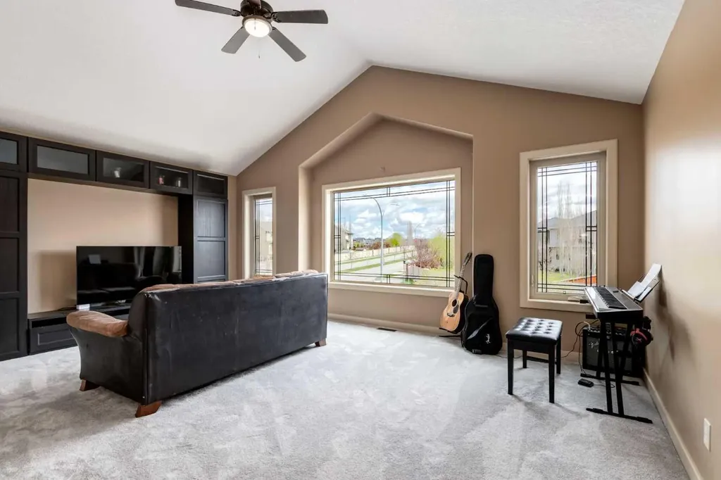 7 Sunset Way Cochrane AB T4C 0G2