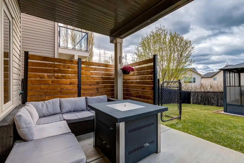7 Sunset Way Cochrane AB T4C 0G2