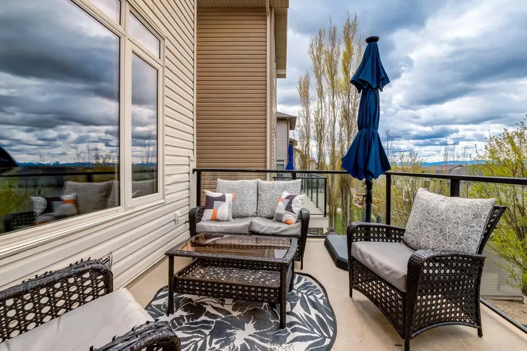 7 Sunset Way Cochrane AB T4C 0G2