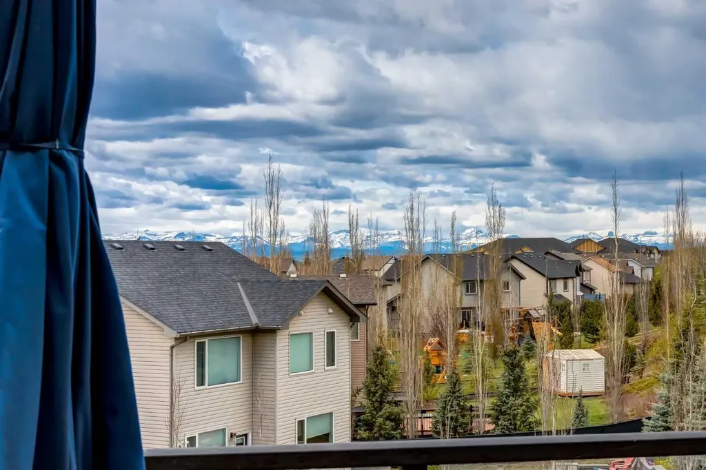 7 Sunset Way Cochrane AB T4C 0G2
