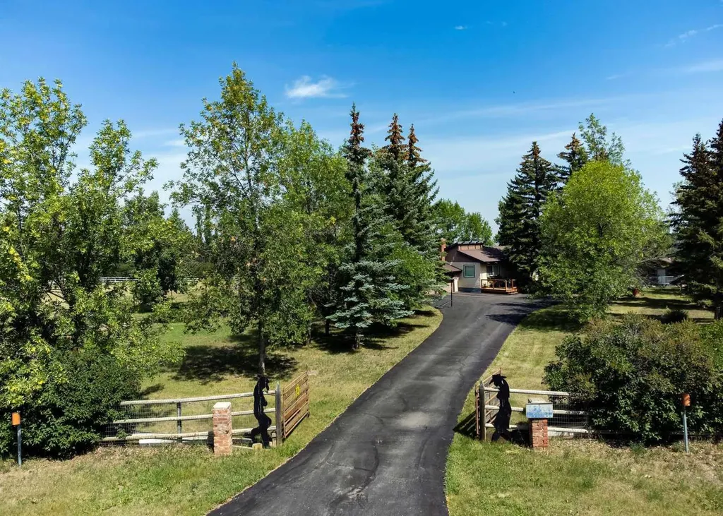 16014 Dewinton Riding Club Road E Rural Foothills County AB T1S 4W7