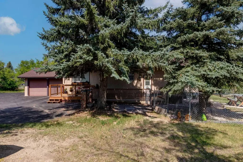 16014 Dewinton Riding Club Road E Rural Foothills County AB T1S 4W7