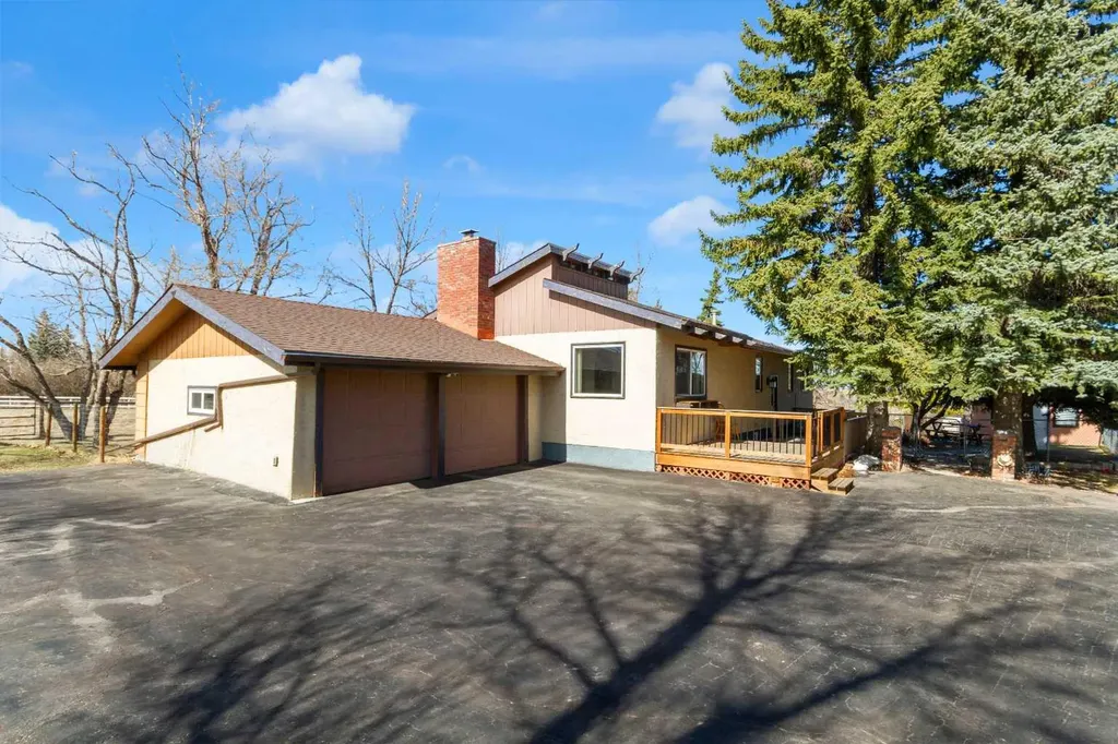 16014 Dewinton Riding Club Road E Rural Foothills County AB T1S 4W7