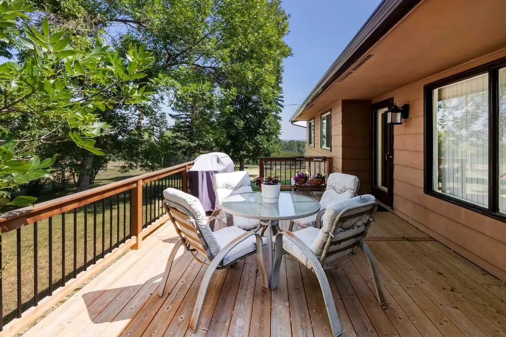 16014 Dewinton Riding Club Road E Rural Foothills County AB T1S 4W7