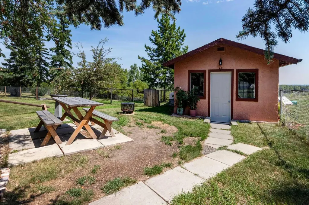 16014 Dewinton Riding Club Road E Rural Foothills County AB T1S 4W7