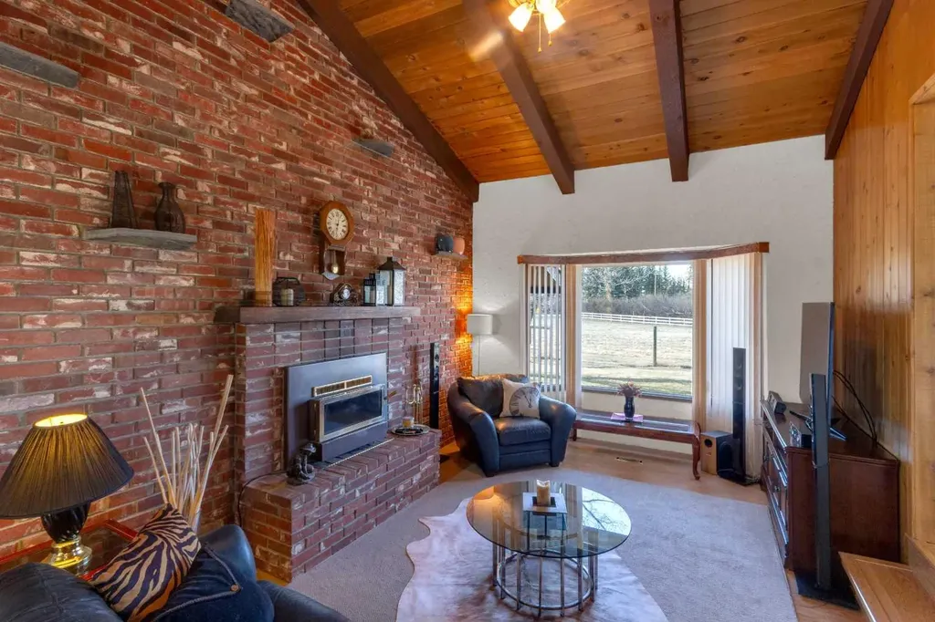 16014 Dewinton Riding Club Road E Rural Foothills County AB T1S 4W7