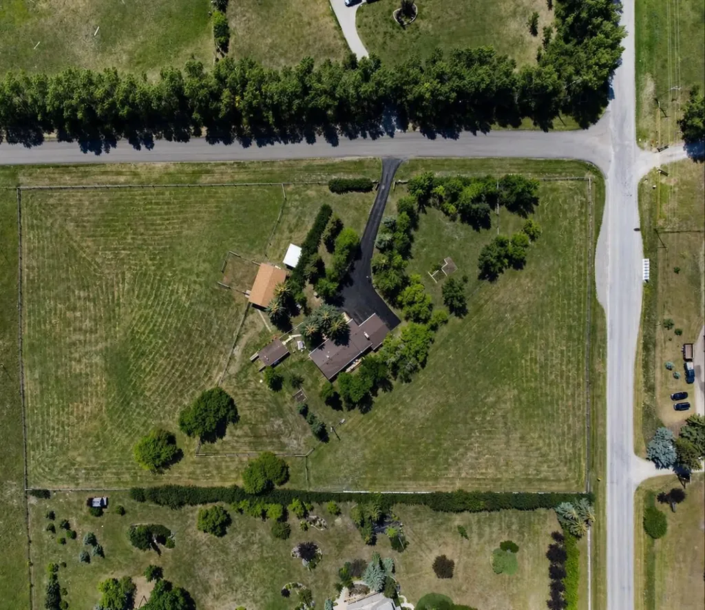 16014 Dewinton Riding Club Road E Rural Foothills County AB T1S 4W7
