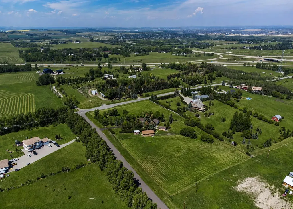 16014 Dewinton Riding Club Road E Rural Foothills County AB T1S 4W7