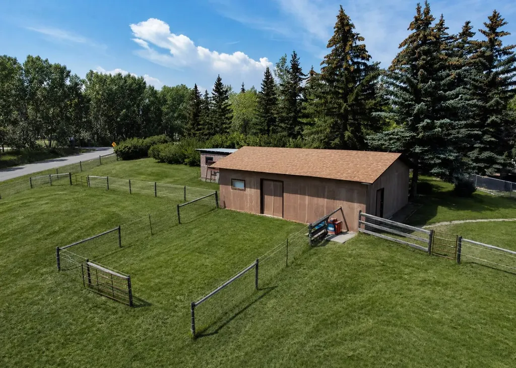 16014 Dewinton Riding Club Road E Rural Foothills County AB T1S 4W7