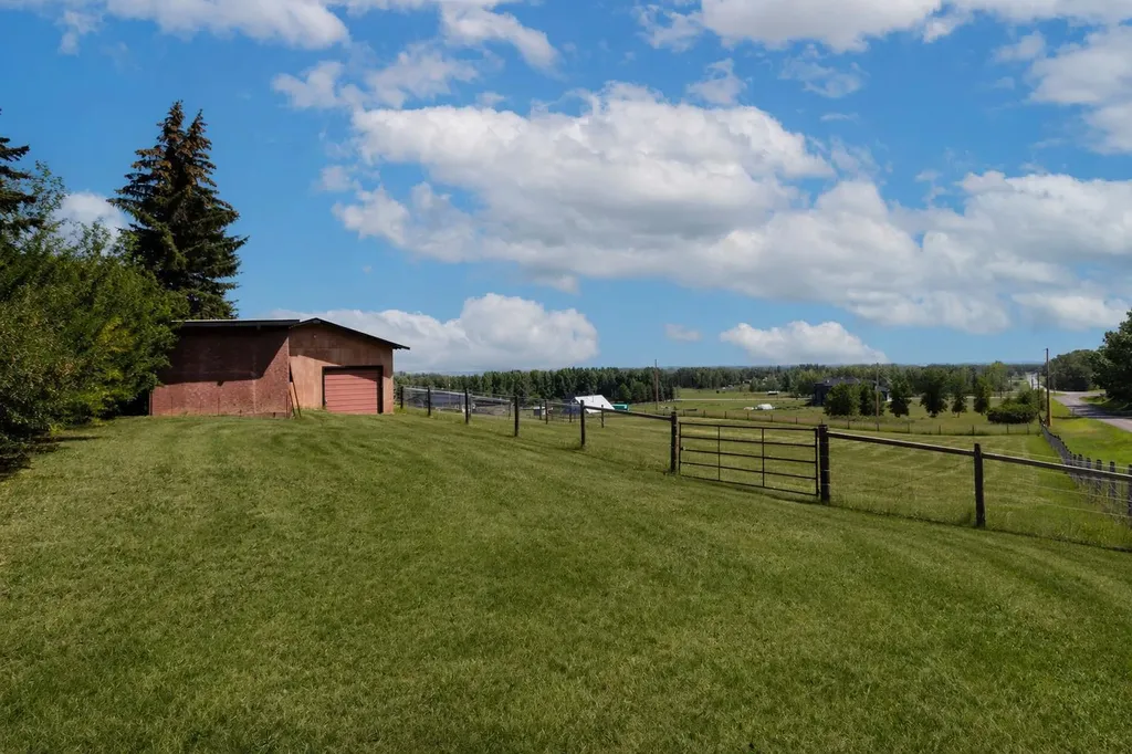 16014 Dewinton Riding Club Road E Rural Foothills County AB T1S 4W7