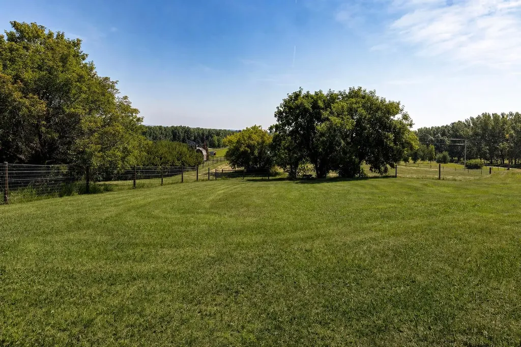 16014 Dewinton Riding Club Road E Rural Foothills County AB T1S 4W7