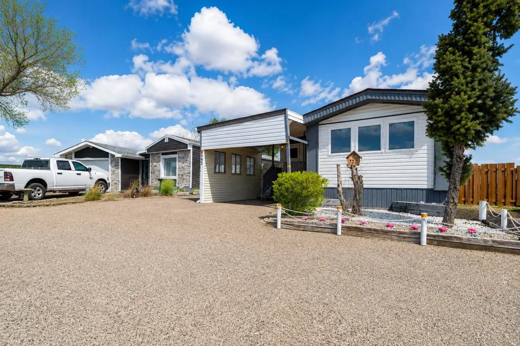 245 Fleet Street SW Medicine Hat AB T1A7Z4