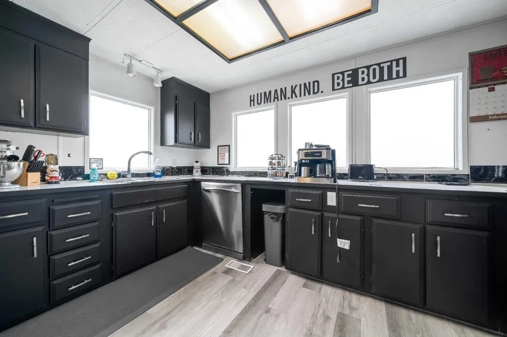 245 Fleet Street SW Medicine Hat AB T1A7Z4