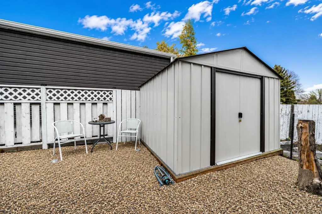 245 Fleet Street SW Medicine Hat AB T1A7Z4
