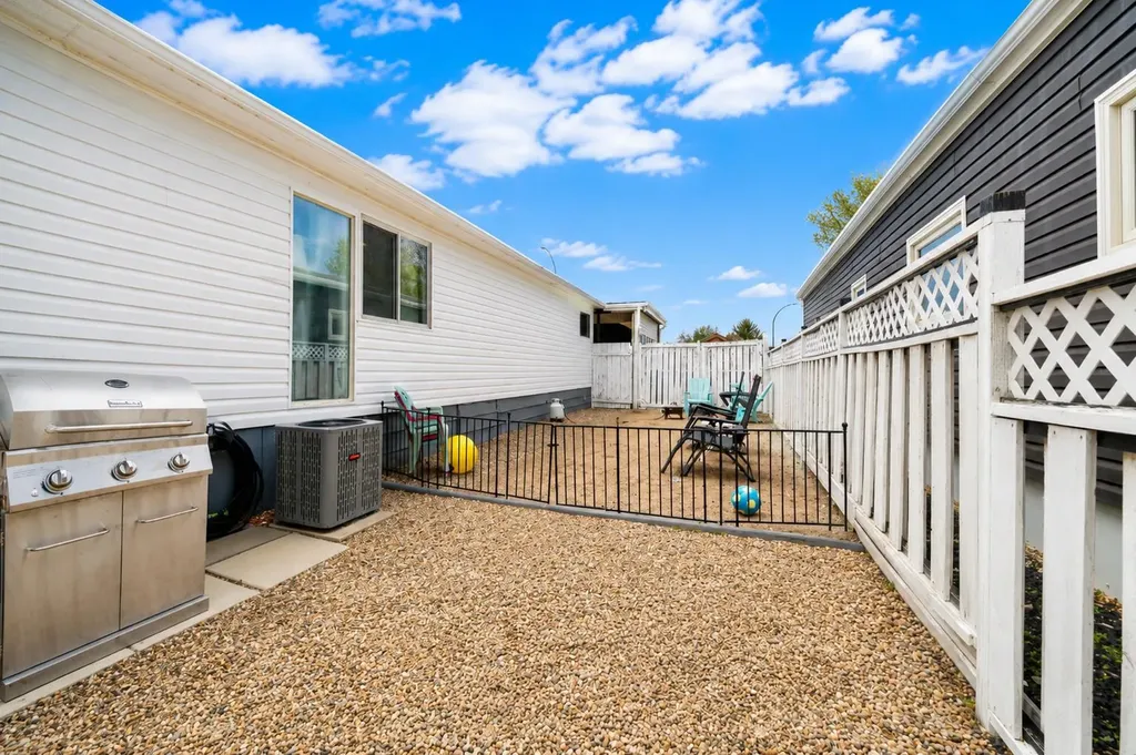 245 Fleet Street SW Medicine Hat AB T1A7Z4