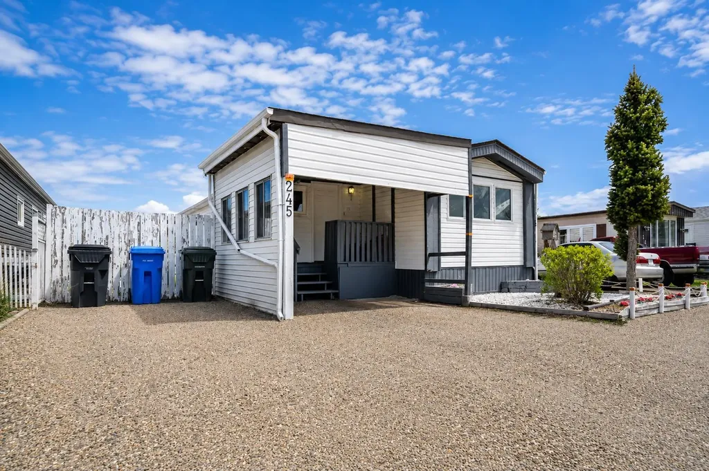 245 Fleet Street SW Medicine Hat AB T1A7Z4