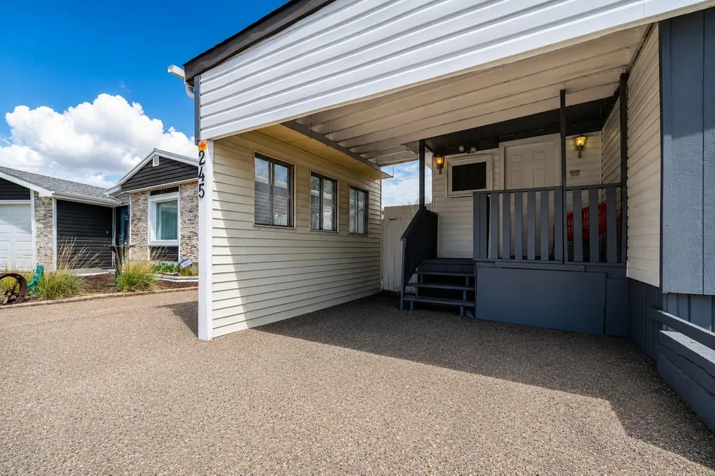 245 Fleet Street SW Medicine Hat AB T1A7Z4