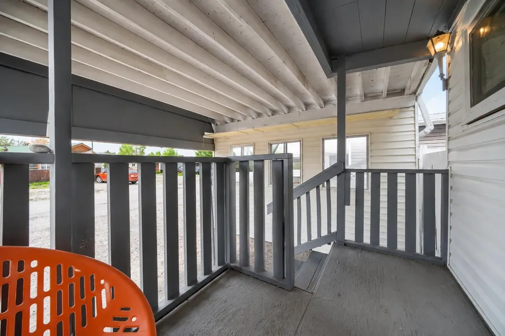 245 Fleet Street SW Medicine Hat AB T1A7Z4