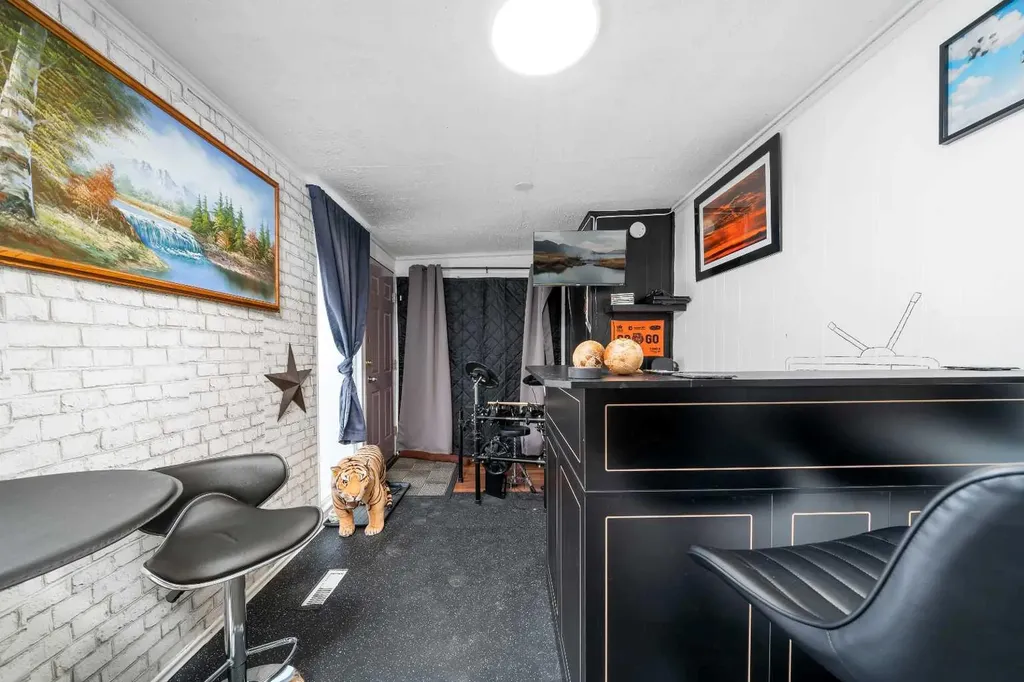 245 Fleet Street SW Medicine Hat AB T1A7Z4