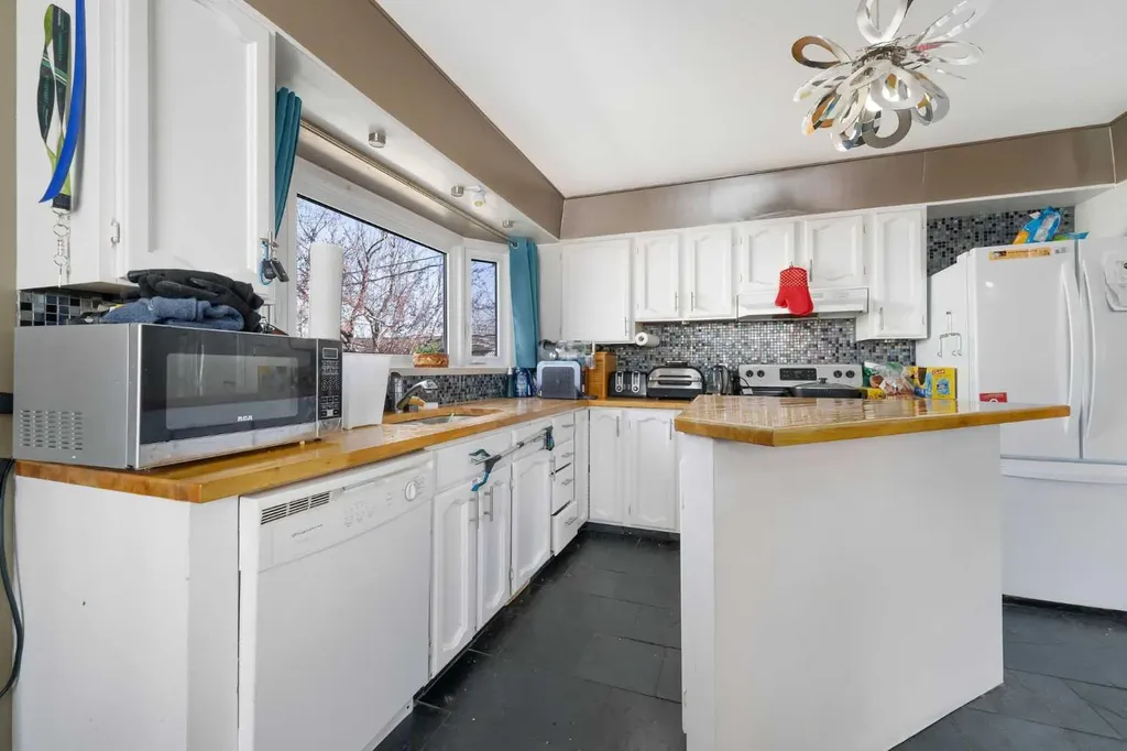 48 Franklin Drive SE Calgary AB T2H0T9