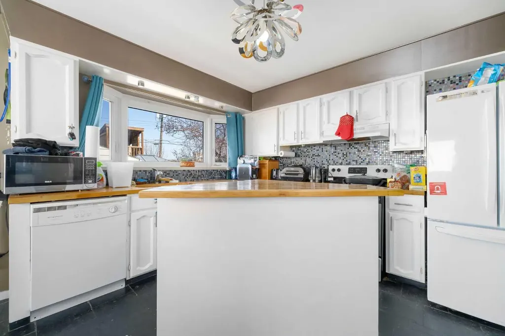 48 Franklin Drive SE Calgary AB T2H0T9